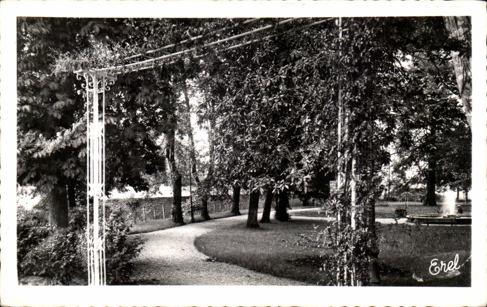 CPSM Dordogne Riberac K'entree du jardin public