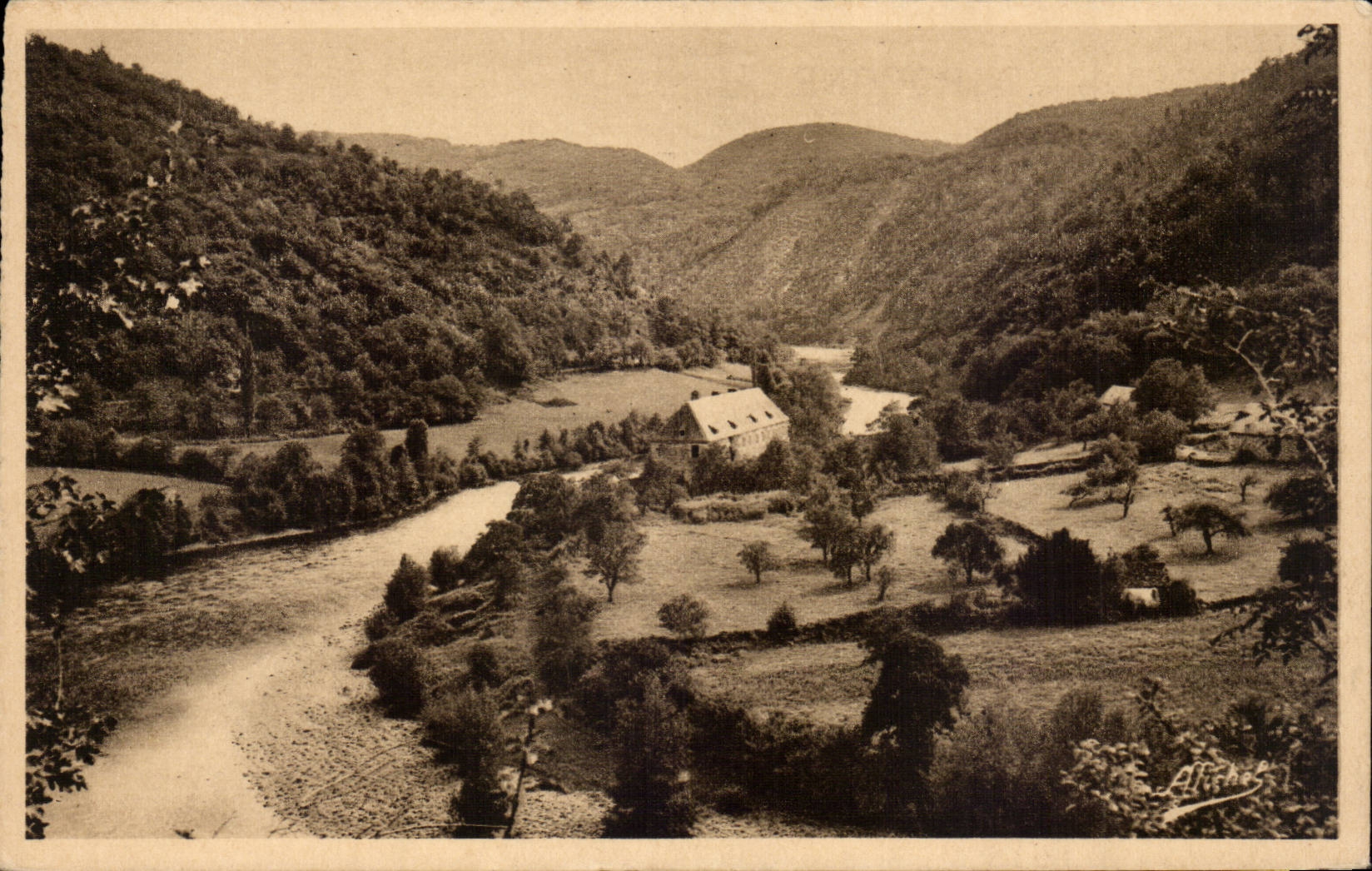 Tal der Dordogne — Ansicht von La Vernet — Verlag Les Éditions Héliogravure d'Art Michel, Marguerite Groussin, Corrèze