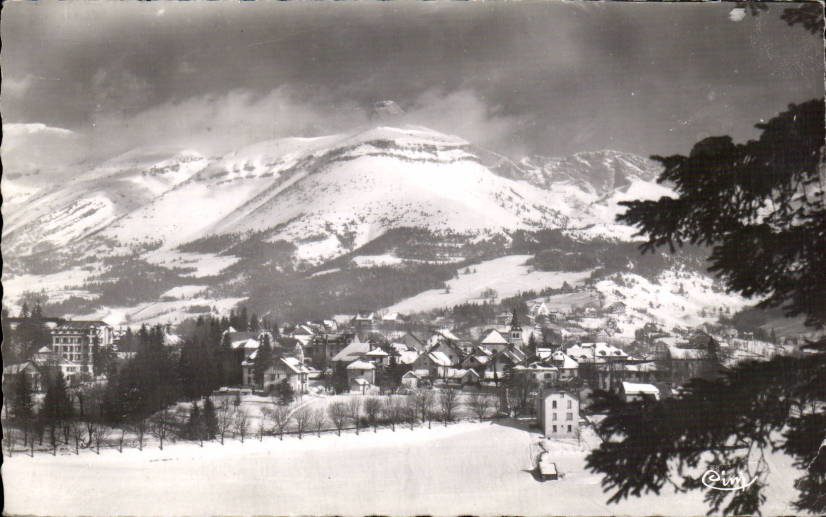 Villard-de-Lans (Isère) — Vue générale - Le Cornafion et la piste des Cochettes — éditeur Cim