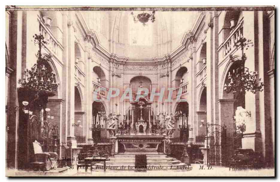 CPA Dax Interieur de la cathedrale L'autel