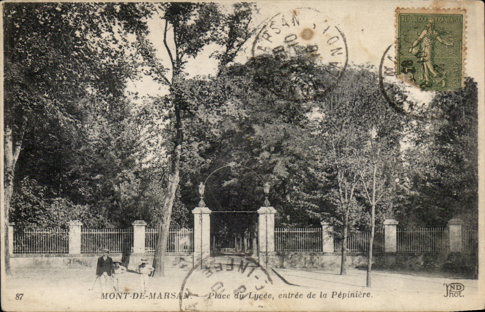 CPA Mont de Marsan Place du lyxee entree de la pepiniere