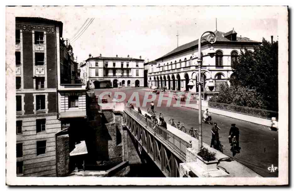 CPSM Mont de Marsan La place du marche et le theatre