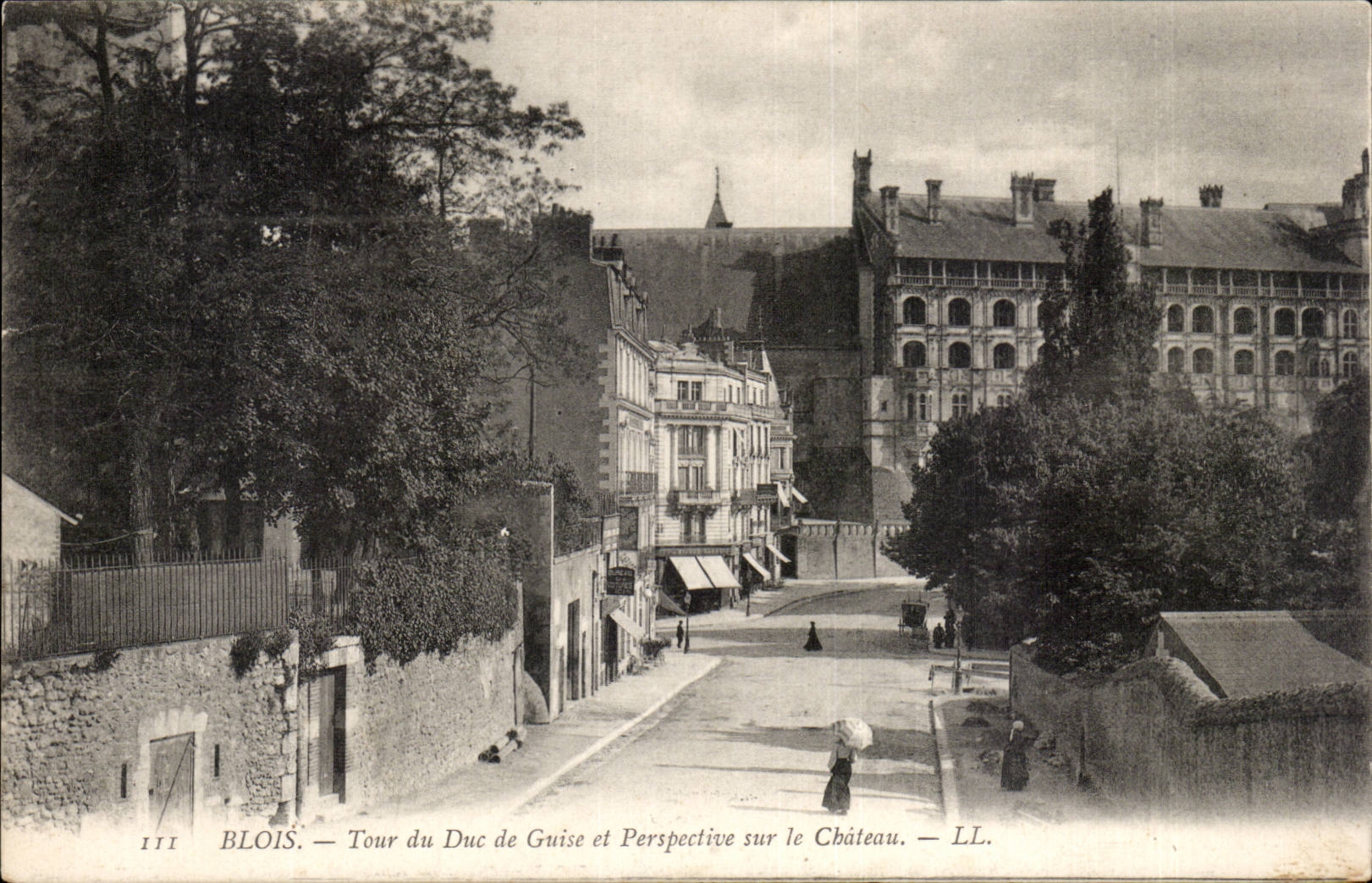 CPA Blois Tour du Duc de Guise et perspective sur le chateau