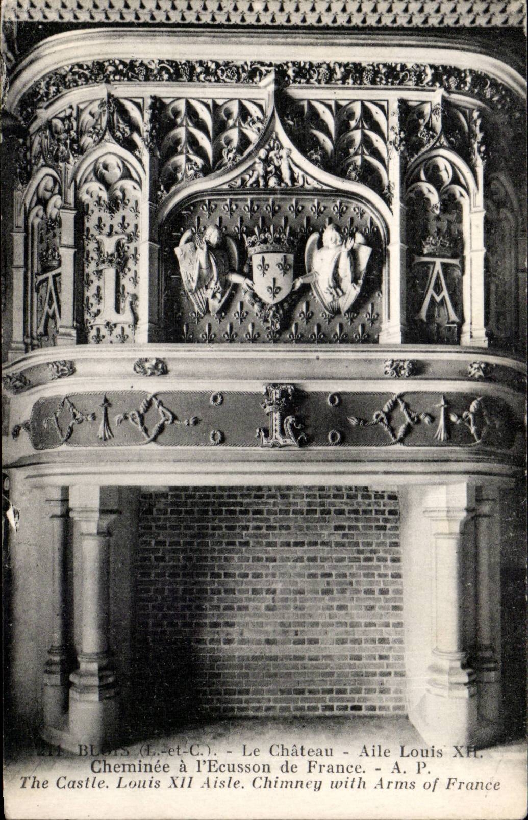 CPA Blois Le chateau Aile Louis XII Cheminee a l'ecusson de France