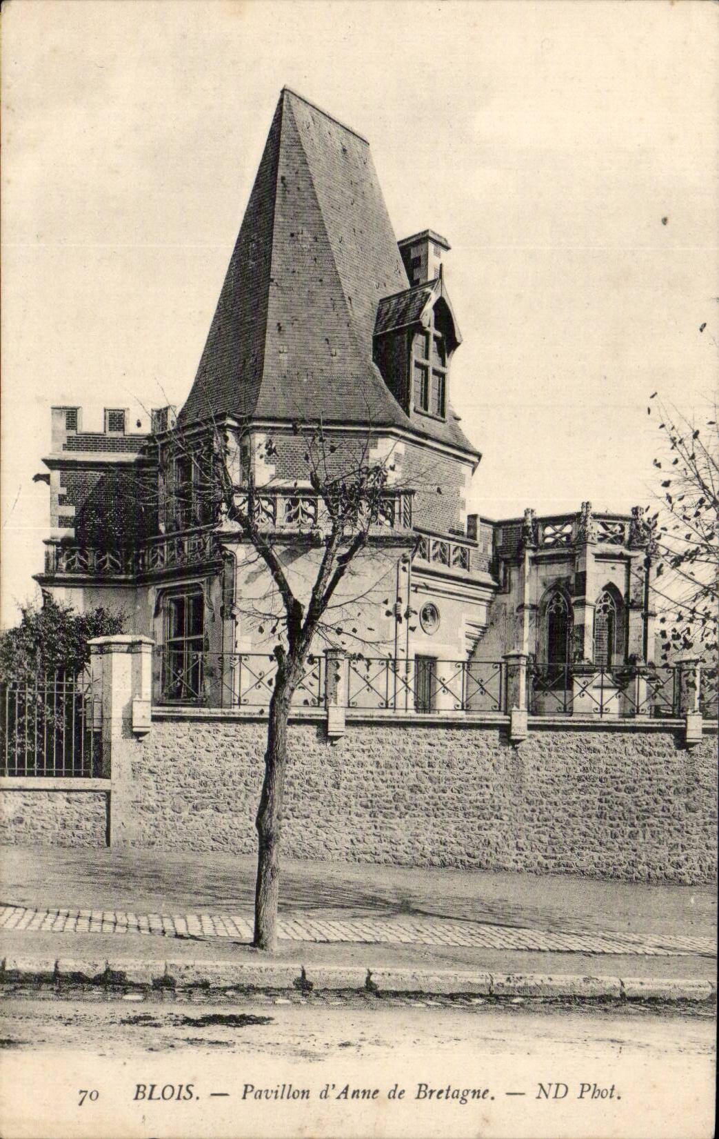 CPA Blois Pavillon d'Anne de Bretagne