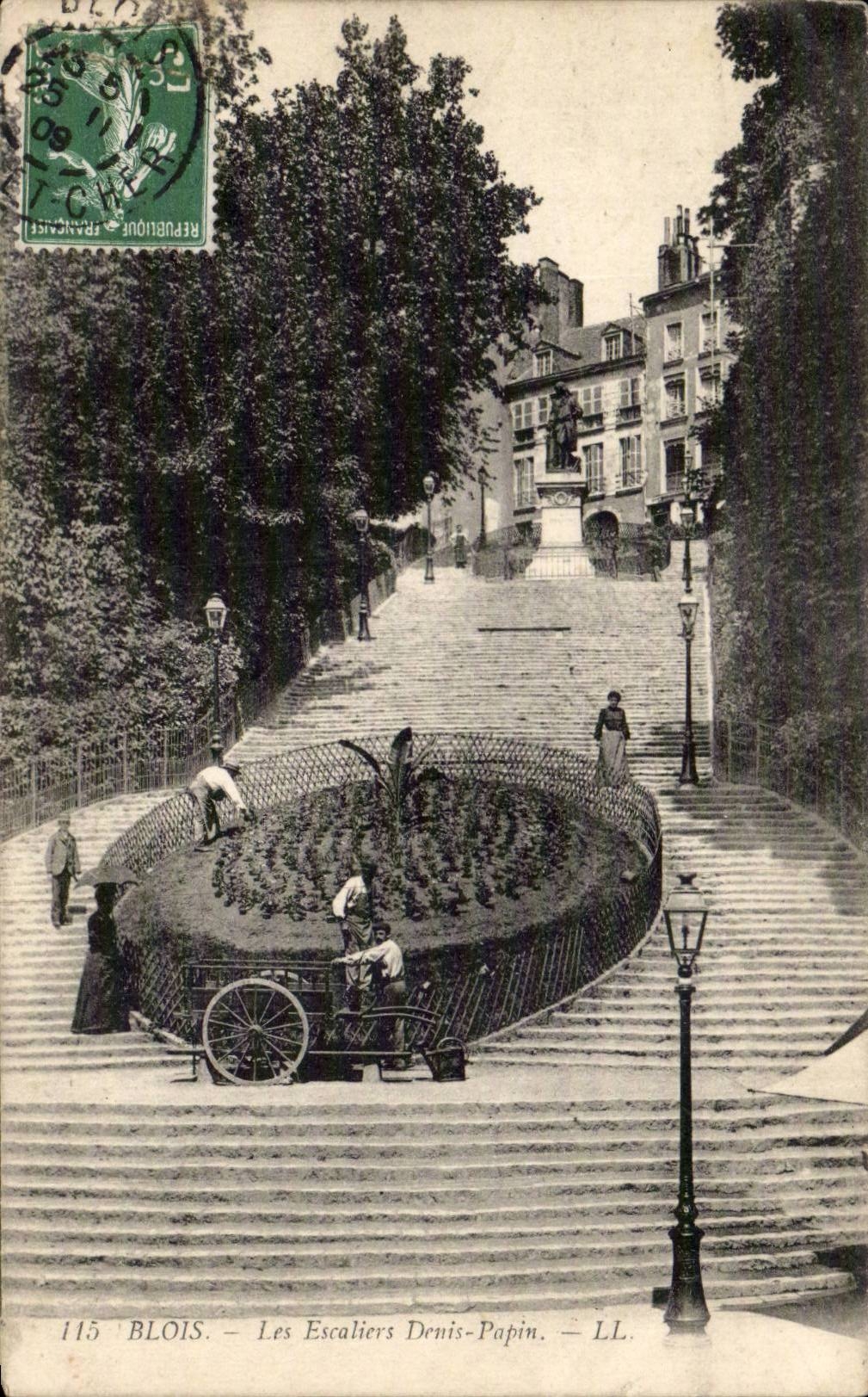 CPA Blois Les escaliers Denis Papin Jardiniers
