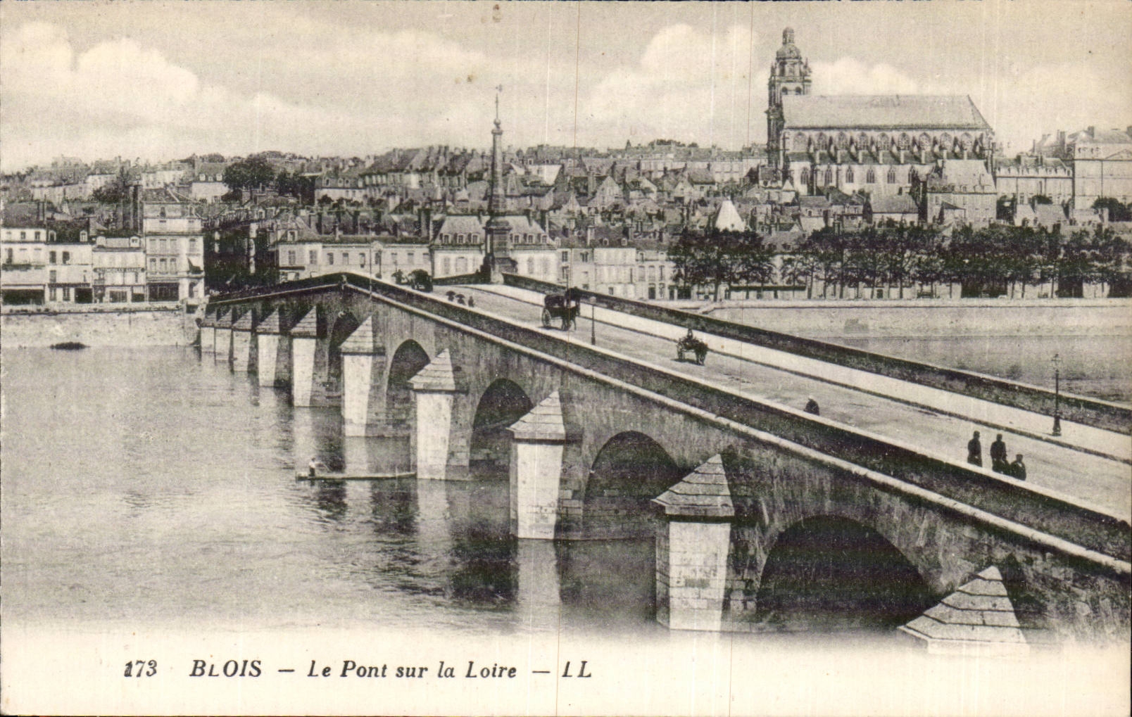 CPA Blois Le pont sur la Loire