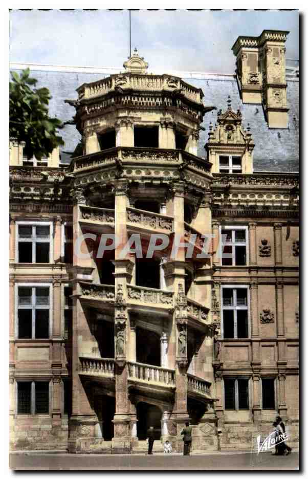 Le grand escalier du château de Blois — cour d'honneur — Éditions Valoire