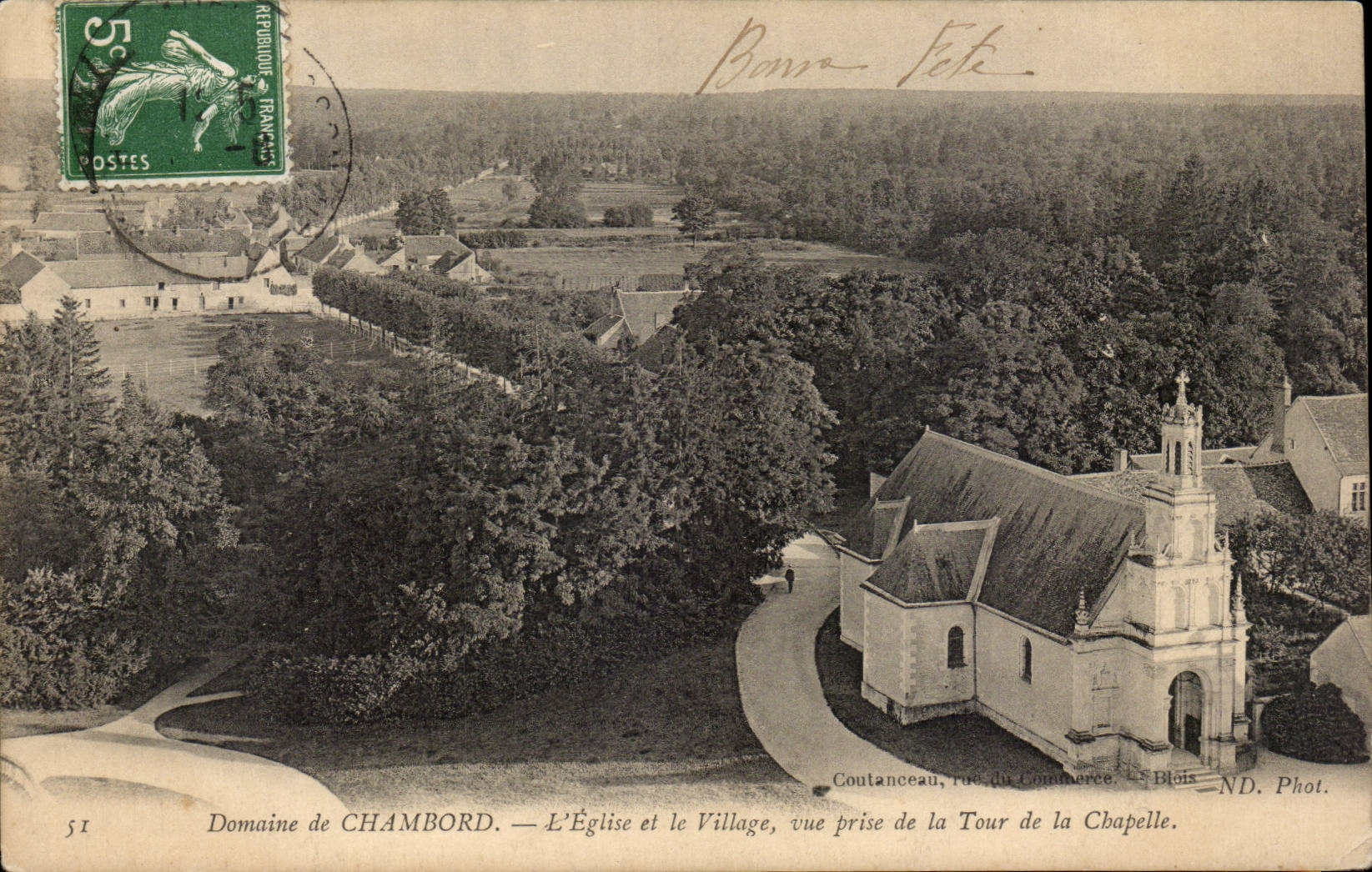 CPA Domaine de Chambord L'eglise et le village vue prise de la tour de la chapelle