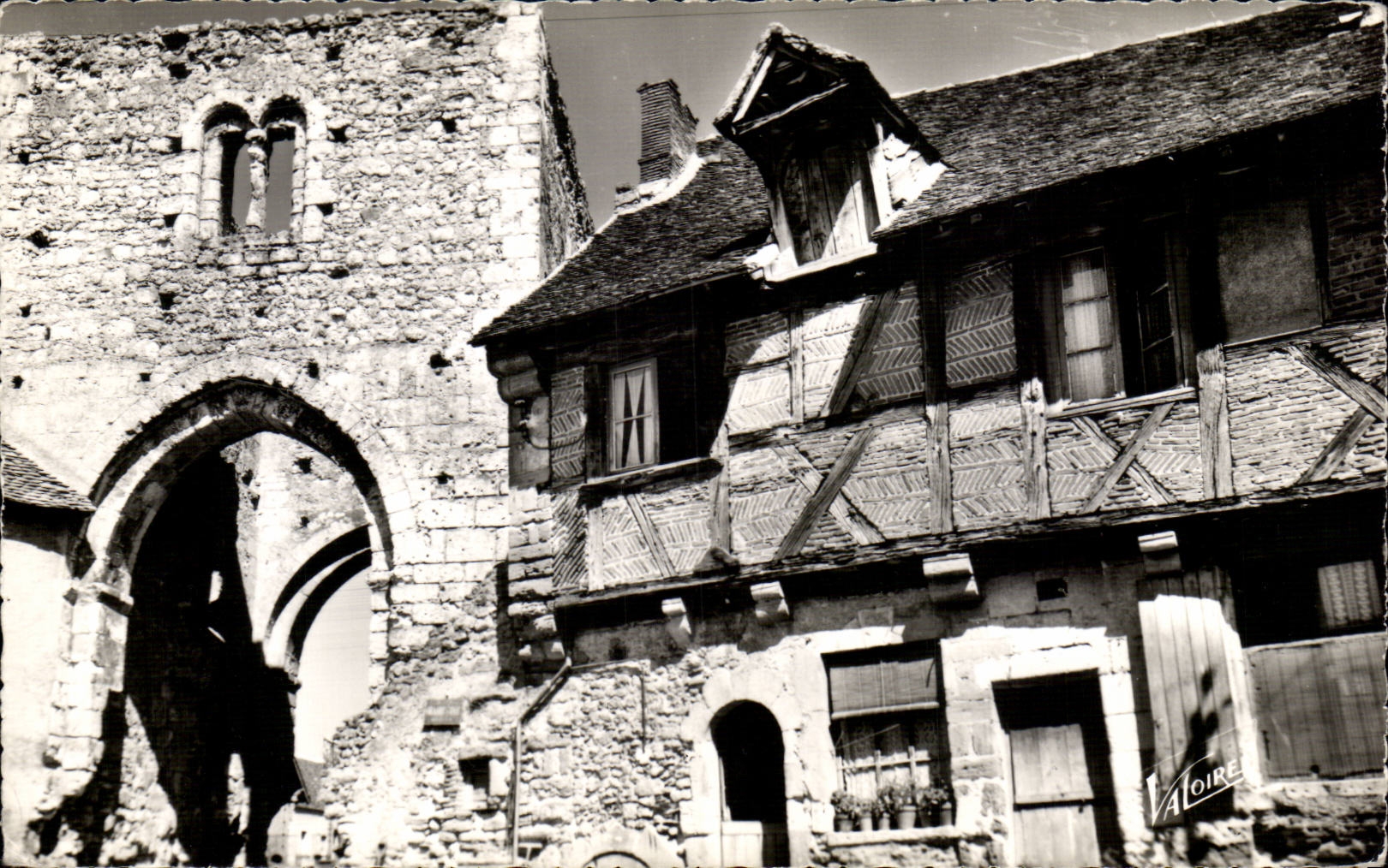 Mennetou-sur-Cher — Die obere Tür und altes Haus — Valoire