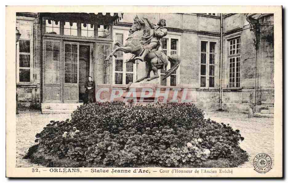 CPA Orleans Jeanne d'arc Cour d'honneur de l'ancien eveche