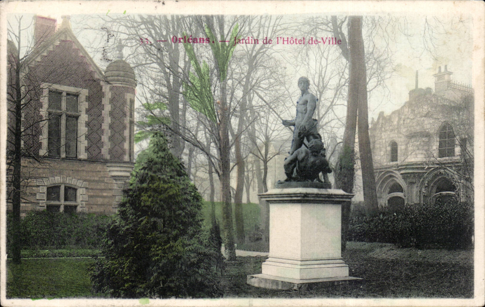 CPA Orleans Jardin de l'hotel de ville