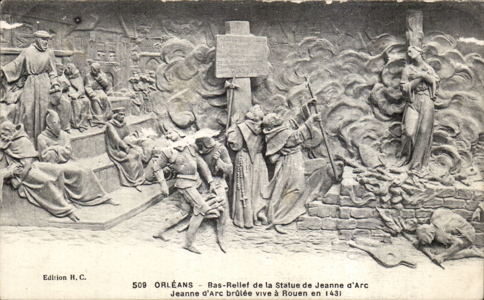 CPA Orleans Bas relief de la statue de Jeanne d'arc Jeanne brulee vive a Rouen en 1431