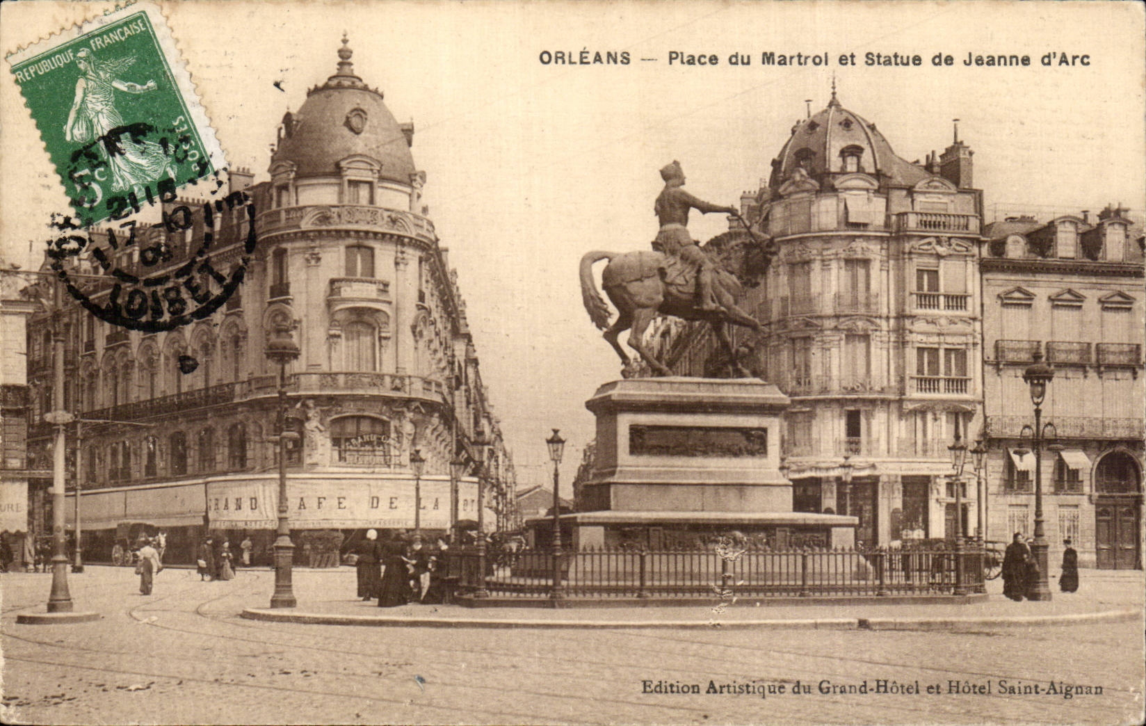 CPA Orleans Place du Martroi et statue de Jeanne d'arc