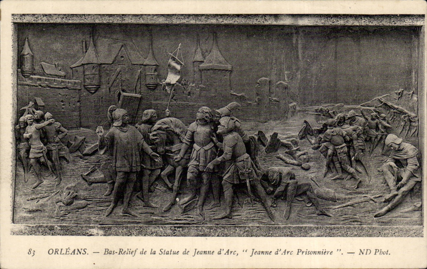 CPA Orleans Bas relief de la statue de Jeanne d'arc Jeanne d'arc prisonniere