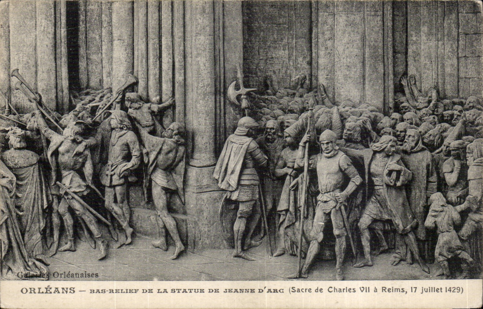 CPA Orleans Bas relief de la statue de Jeanne d'arc Sacre de Charles VII a Reims le 17 juillet 1429