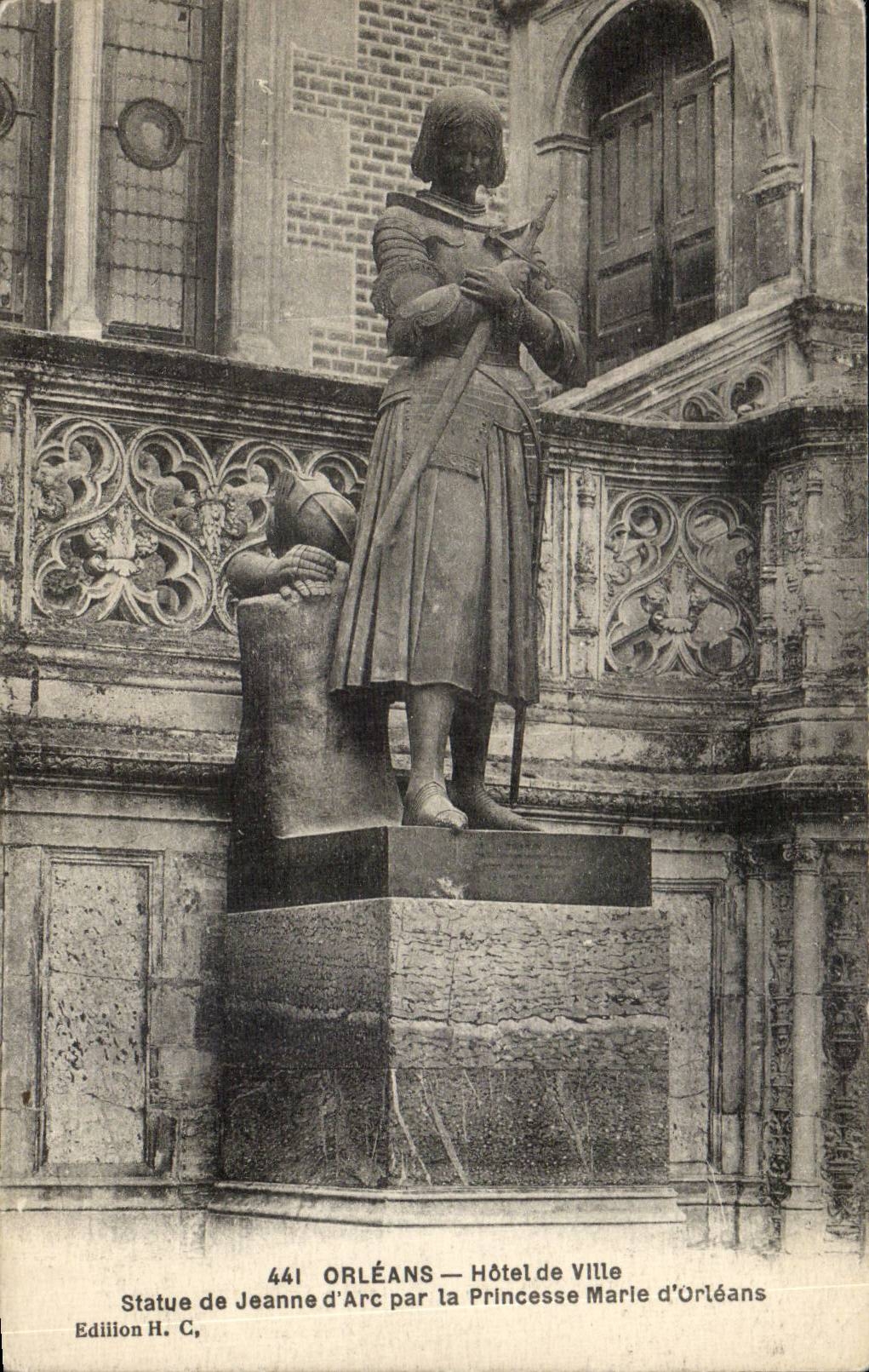 CPA Orleans Statue de Jeanne d'arc par la princesse Marie d'Orleans