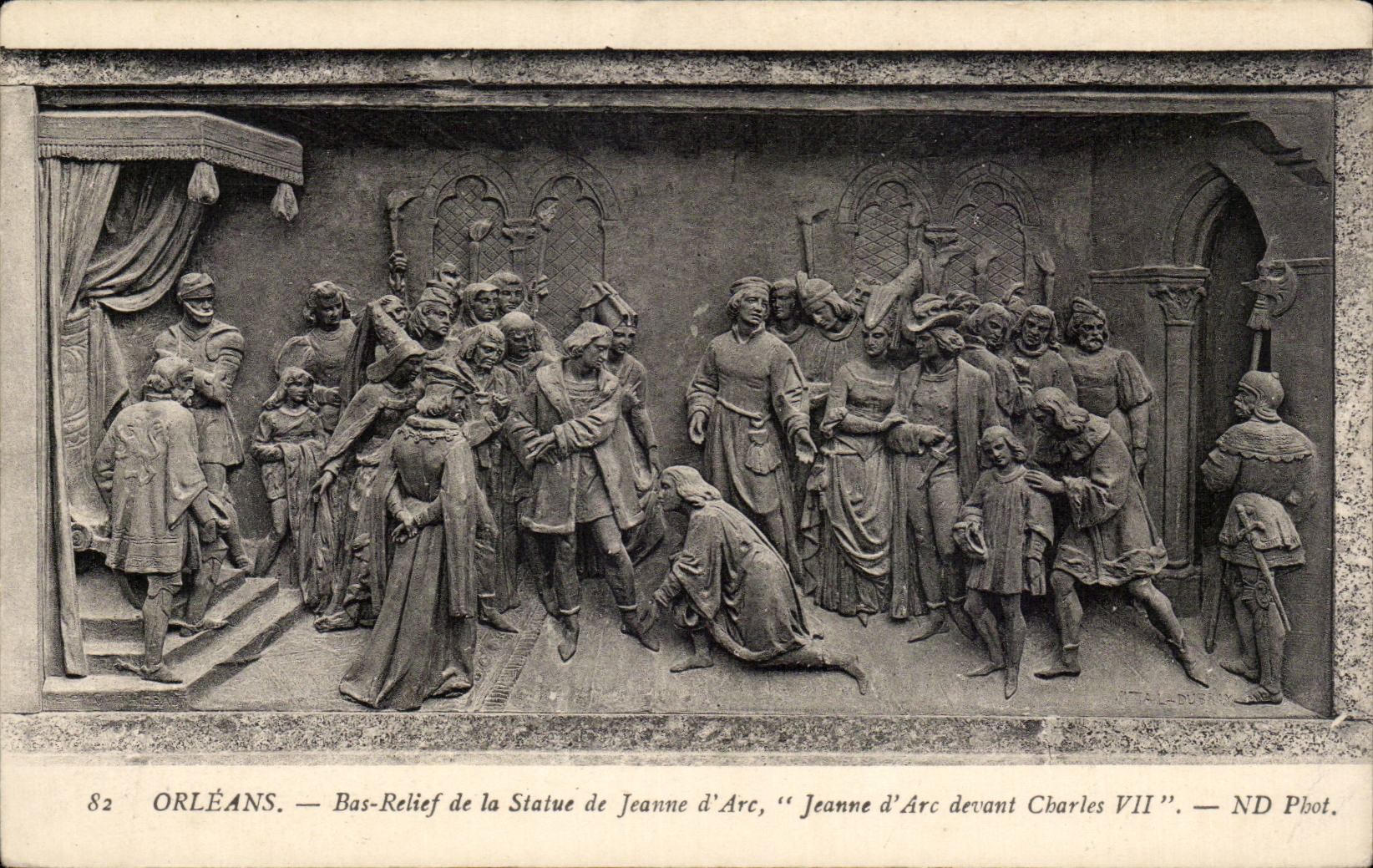 CPA Orleans Bas relief de la statue de Jeanne d'arc Jeanne d'arc devant Charles VII