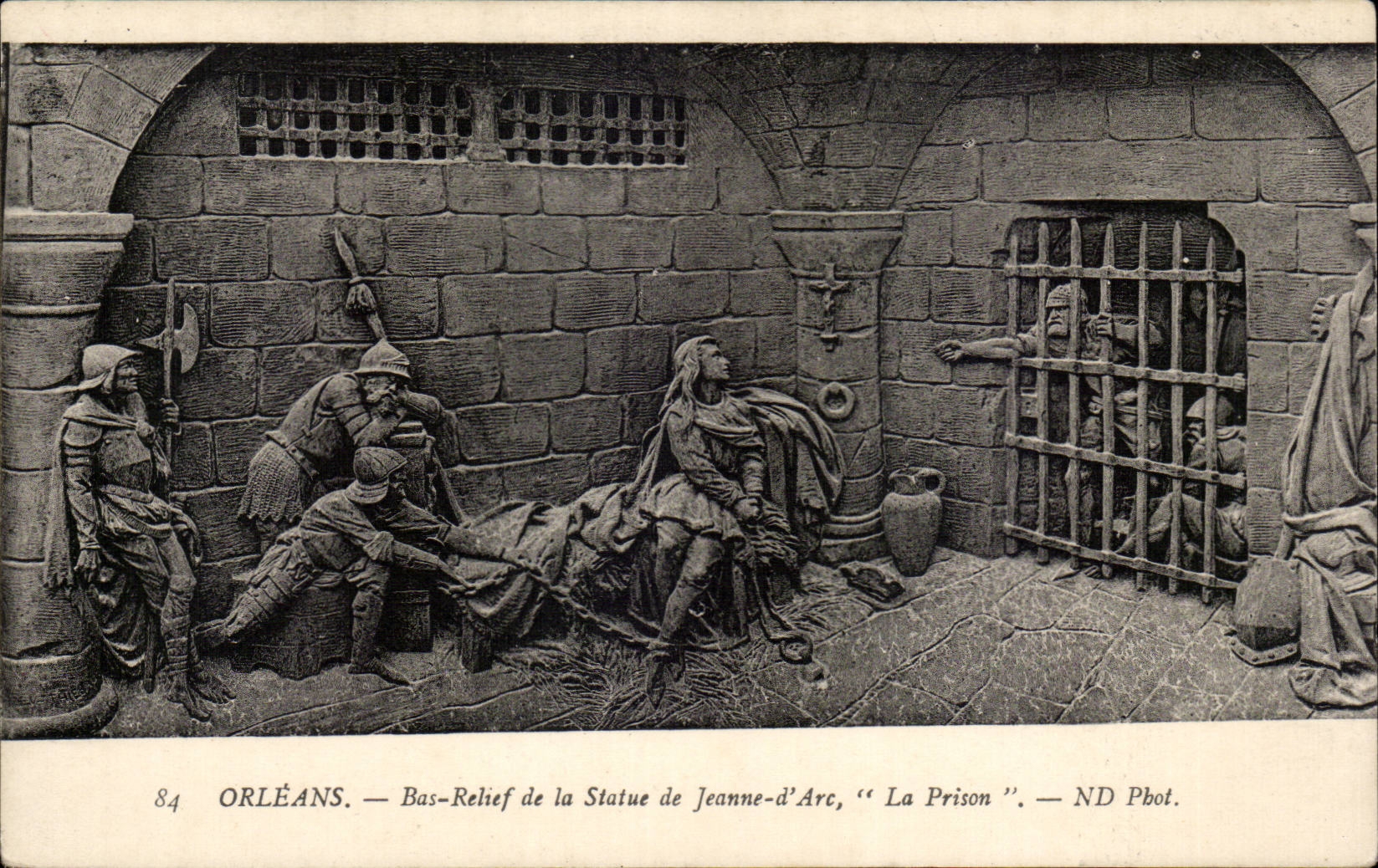 CPA Orleans Bas relief de la statue de Jeanne d'arc La prison