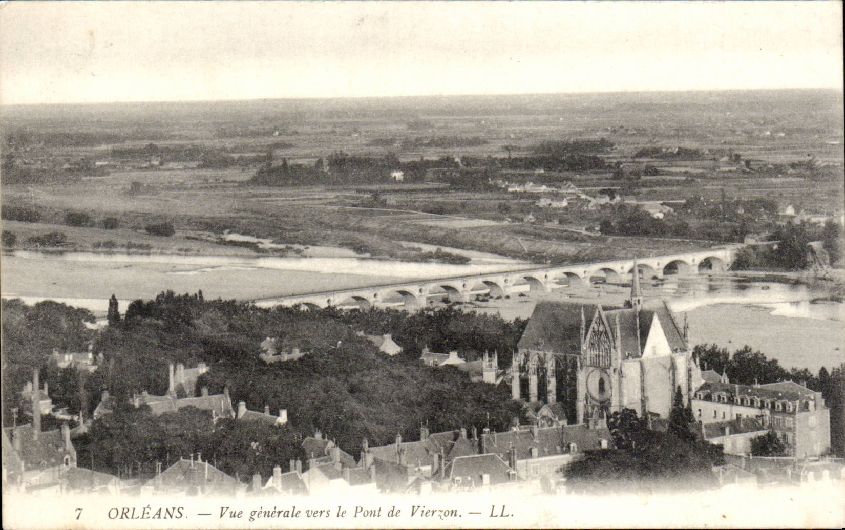 CPA Orleans Vue generale vers le pont de Vierzon