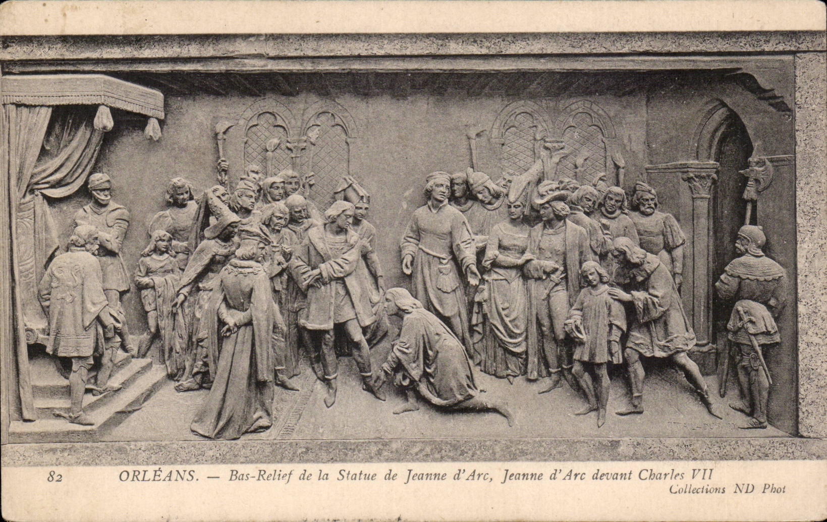 CPA Orleans Bas relief de la statue de Jeanne d'arc Jeanne d'arc devant Charles VII