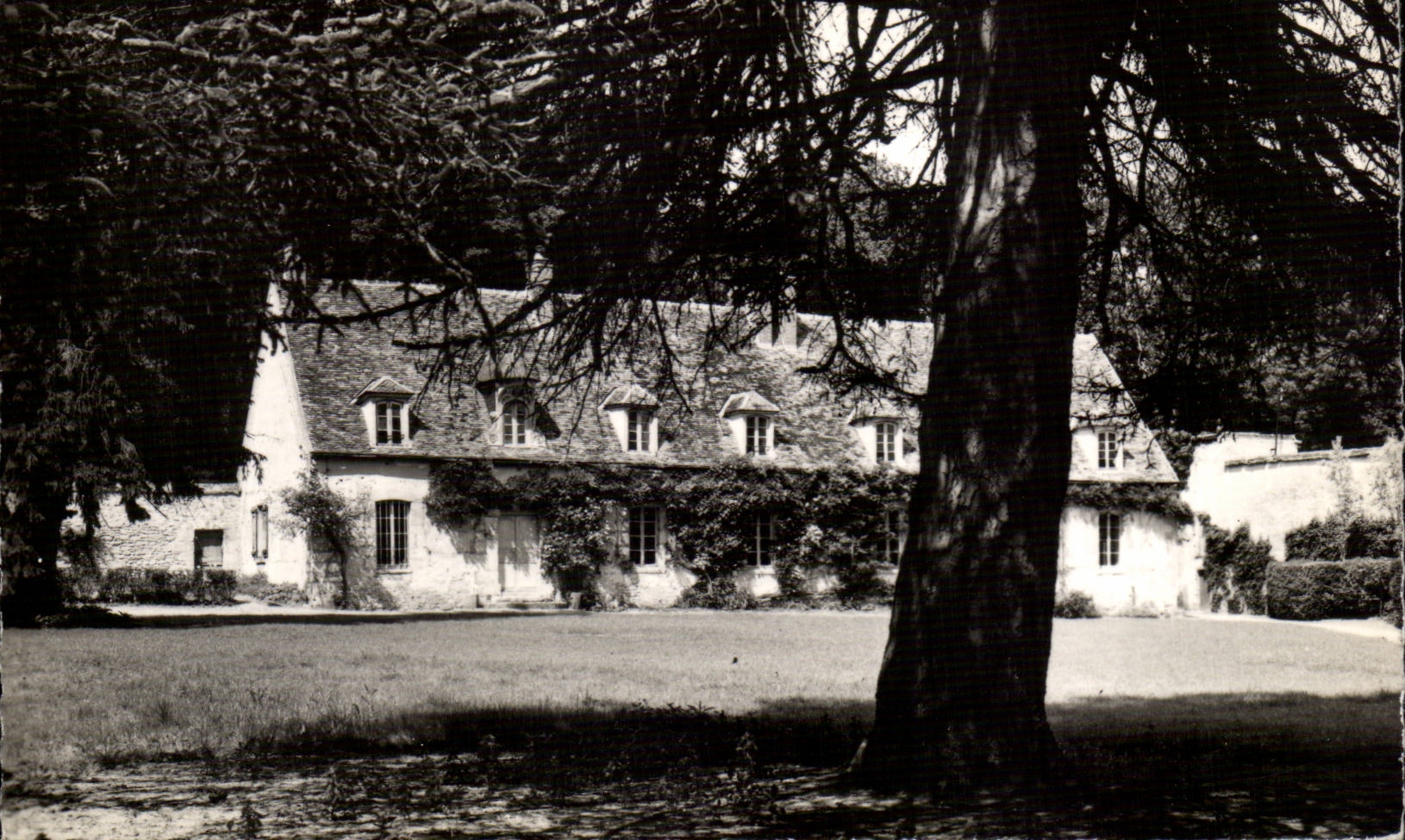 Malesherbes (Loiret) — 18. Jahrhundert-Haus im Schlosshof — Édition d'Étampes, Étampes