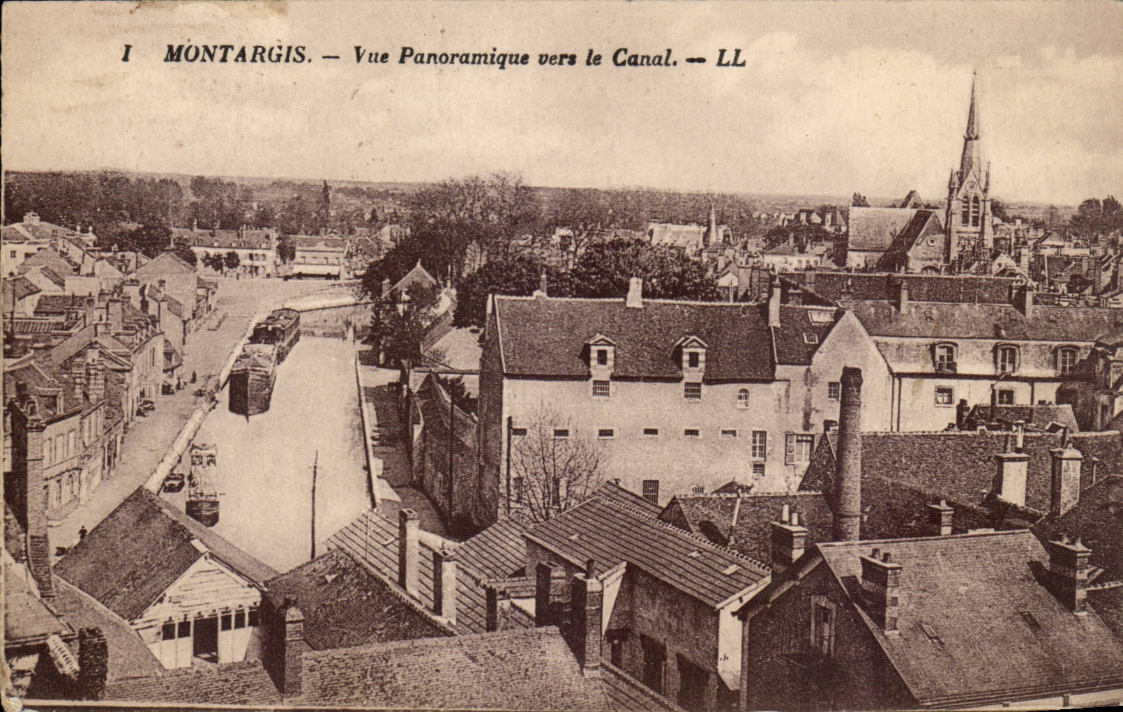 CPA Montargis Vue panoramique vers le canal