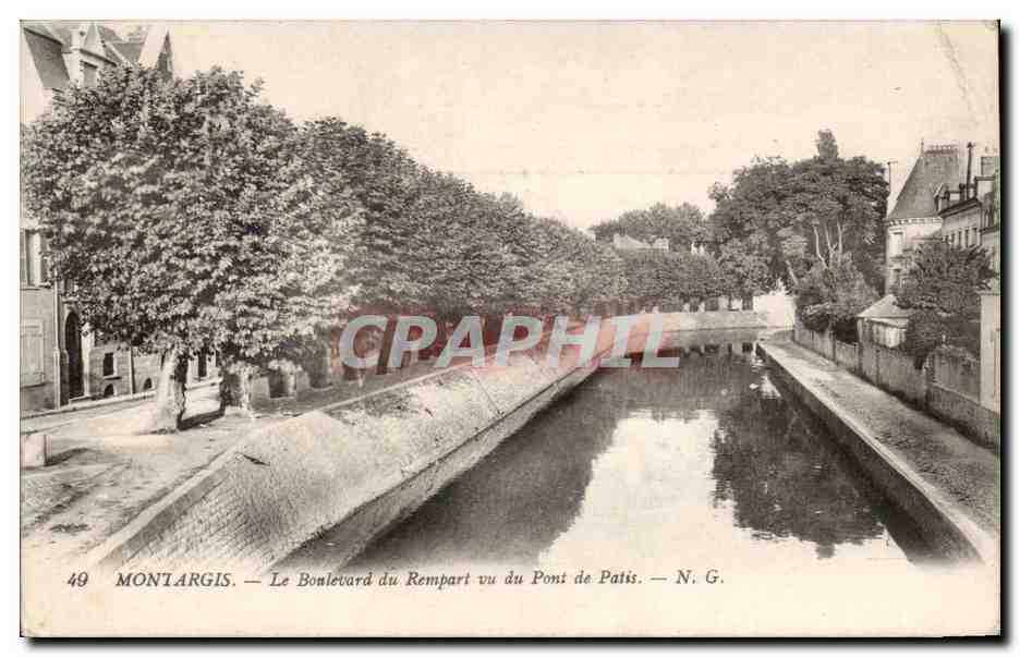 CPA Montargis Le boulevard du rempart vu du pont de Patis