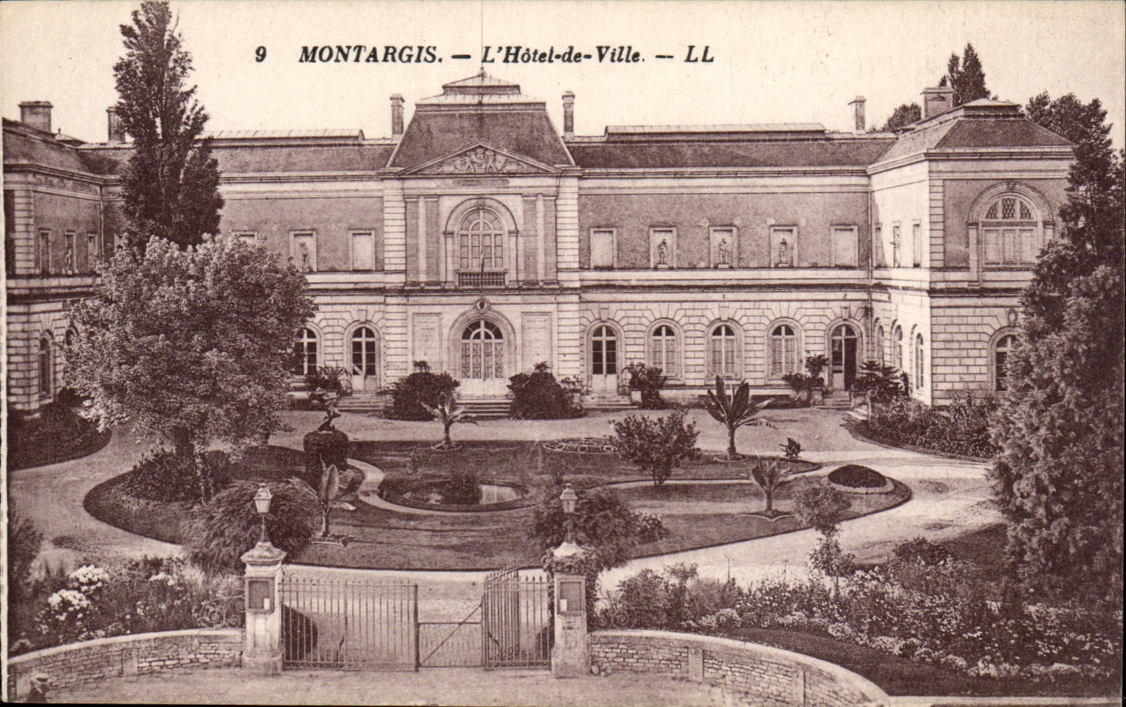 CPA Montargis L'hotel de ville