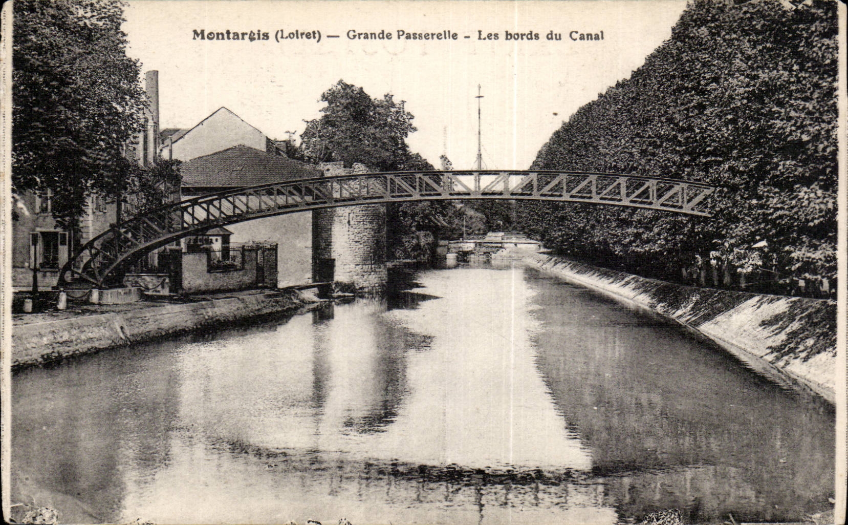 CPA Montargis Grande passerelle Les bords du canal