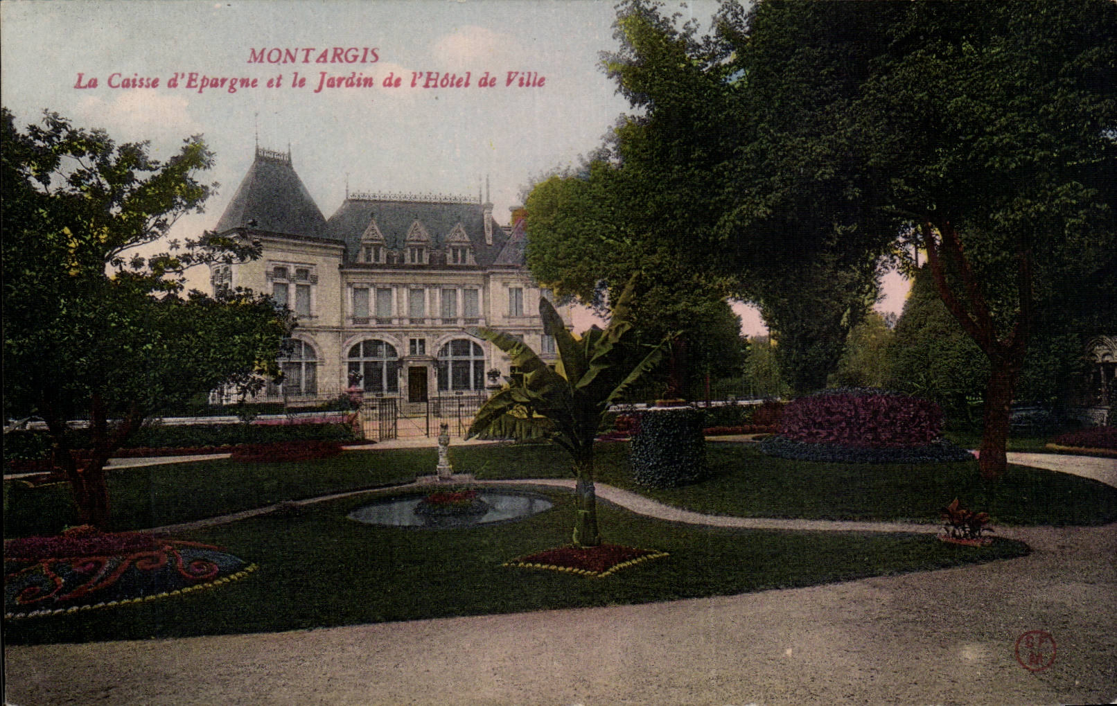 CPA Montargis La Caisse d'Epargne et le jardin de l'hotel de ville