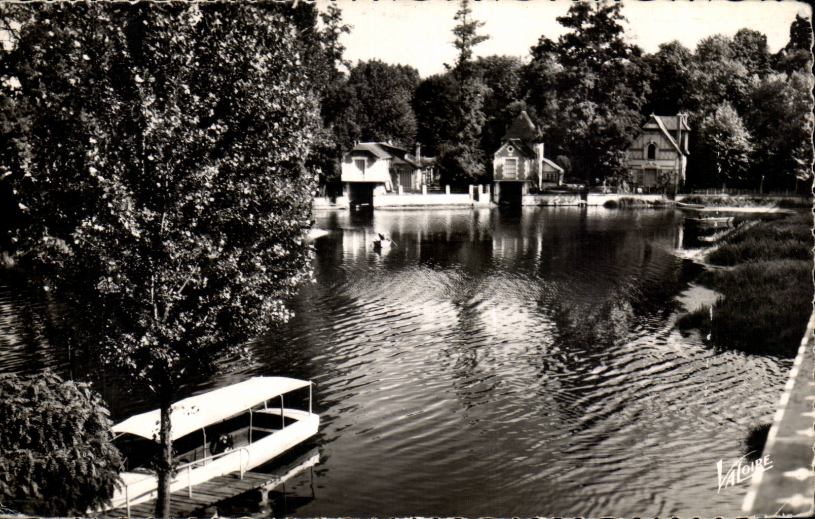 CPSM Olivet Le Loiret et ses hangars a bateaux