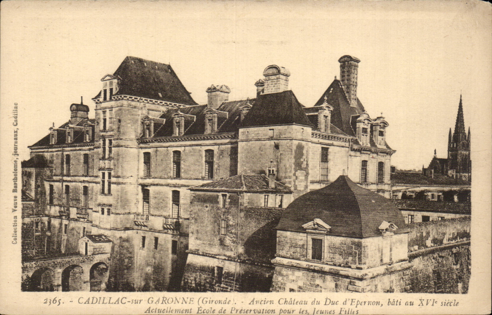 Cadillac-sur-Garonne — Ehemaliges Schloss des Duc d'Épernon, aus dem 16. Jahrhundert — Sammlung Yves Basholomé, Nr. 2365