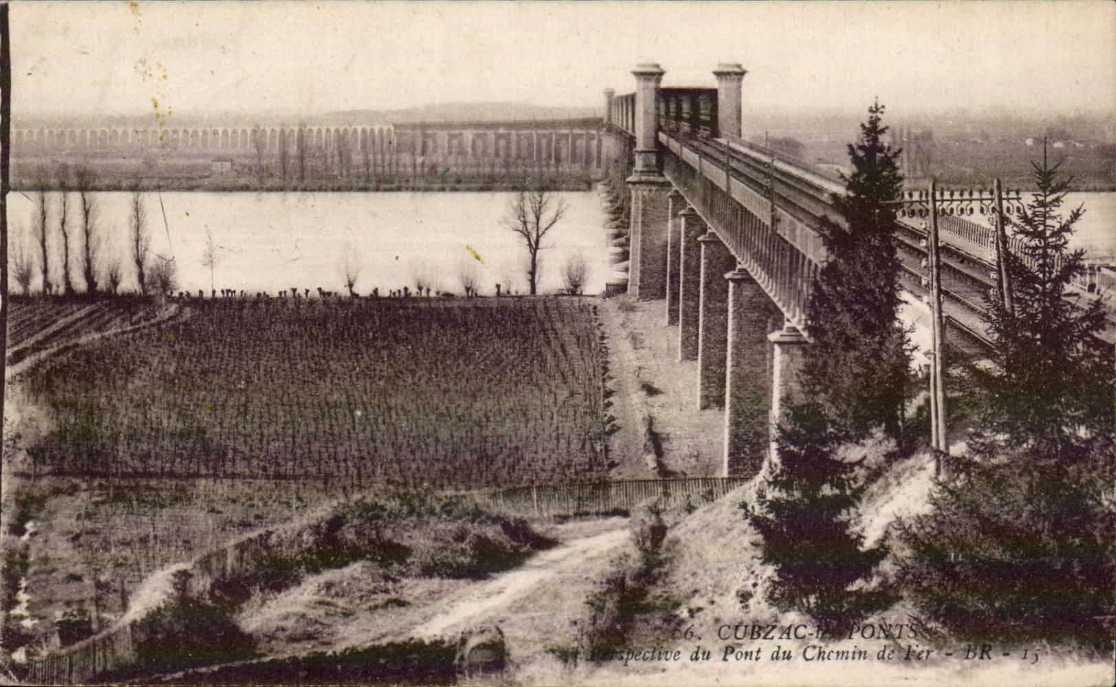 CPA Cubzac les Ponts Perspective du chemin de fer