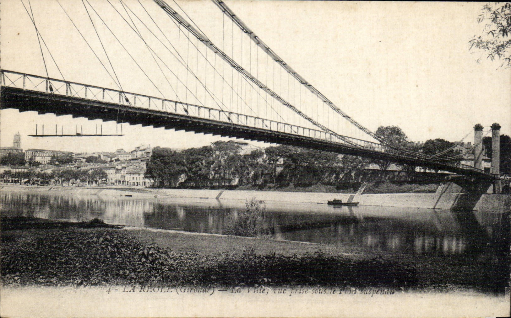 La Réole (Gironde) — La Ville vue prise sous le Pont suspendu