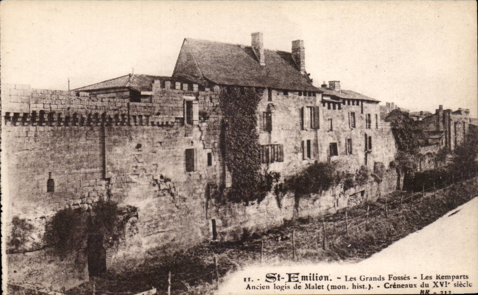 St-Émilion - Former Malet Manor (Monumental Historic Site) - The Great Ditches - The Walls - 16th Century Battlements