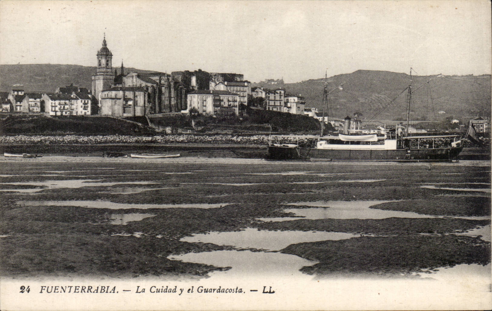 CPA Espagne Spain Espana Fuenterrabia La Ciudad y el Guardacosta