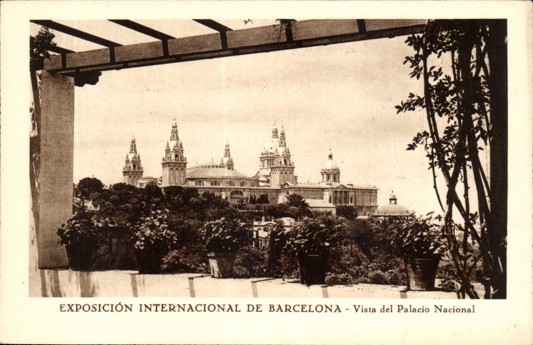 CPA Espagne Spain Espana Exposicion Internacional de Barcelona Vista del Palacio Nacional