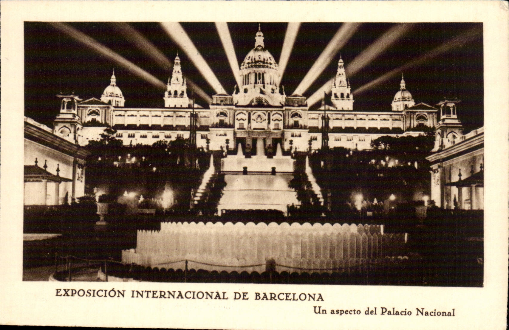 CPA Espagne Spain Espana Exposicion Internacional de Barcelona Un aspecto del palacio nacional
