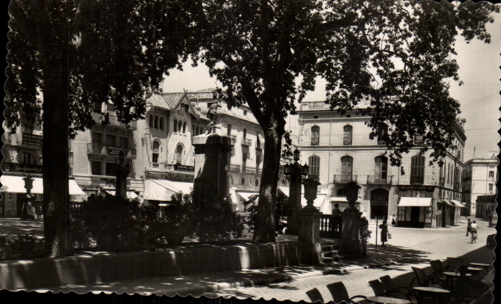 CPSM Espagne Spain Espana Figueras Rambla y monumento a Monturiol