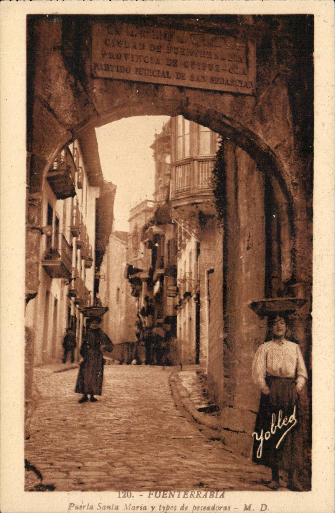 CPA Espagne Espana Spain Fuenterrabia Puerta Santa Maria y typos de pesendoras