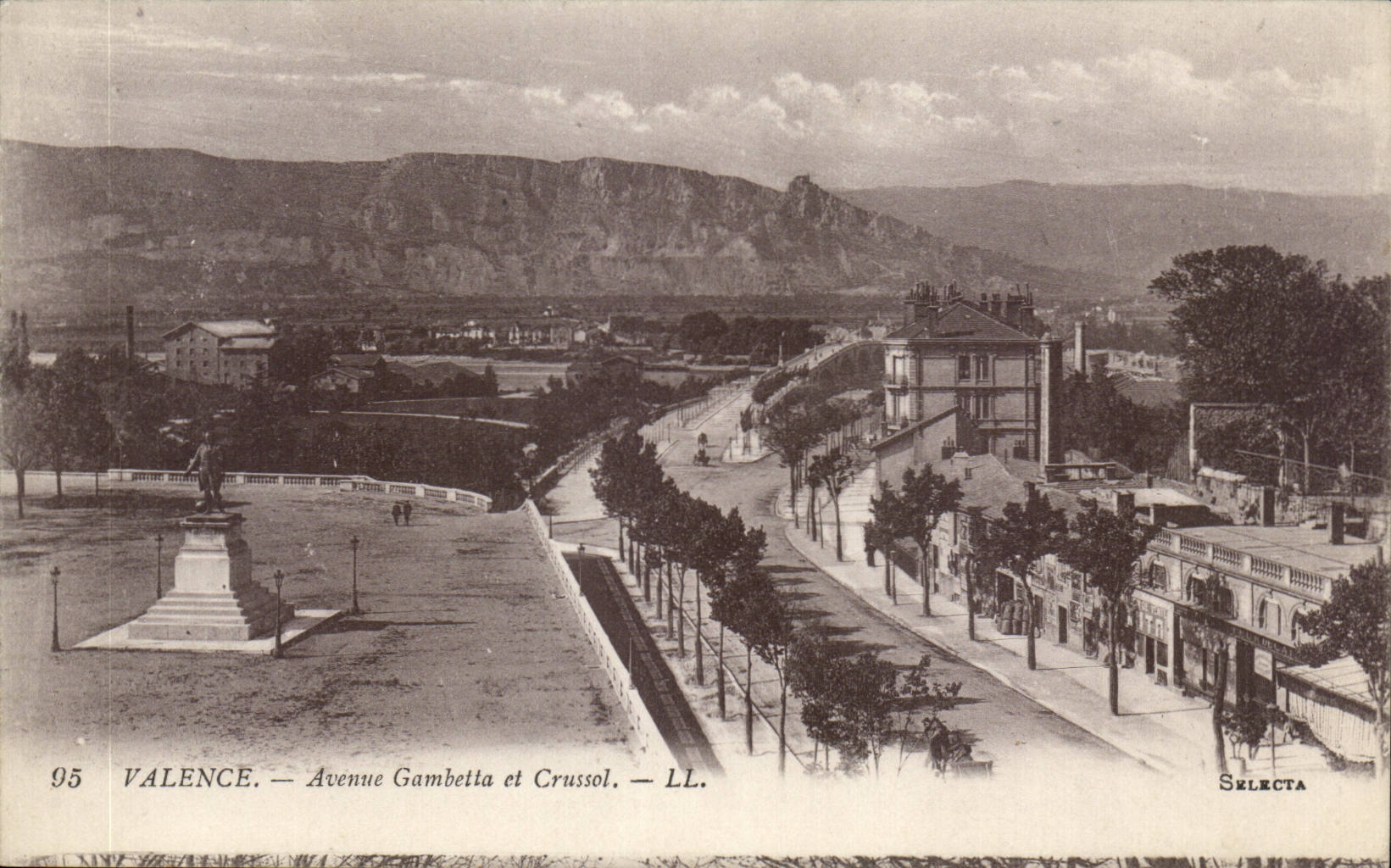 CPA Valence Avenue Gambetta et Crussol