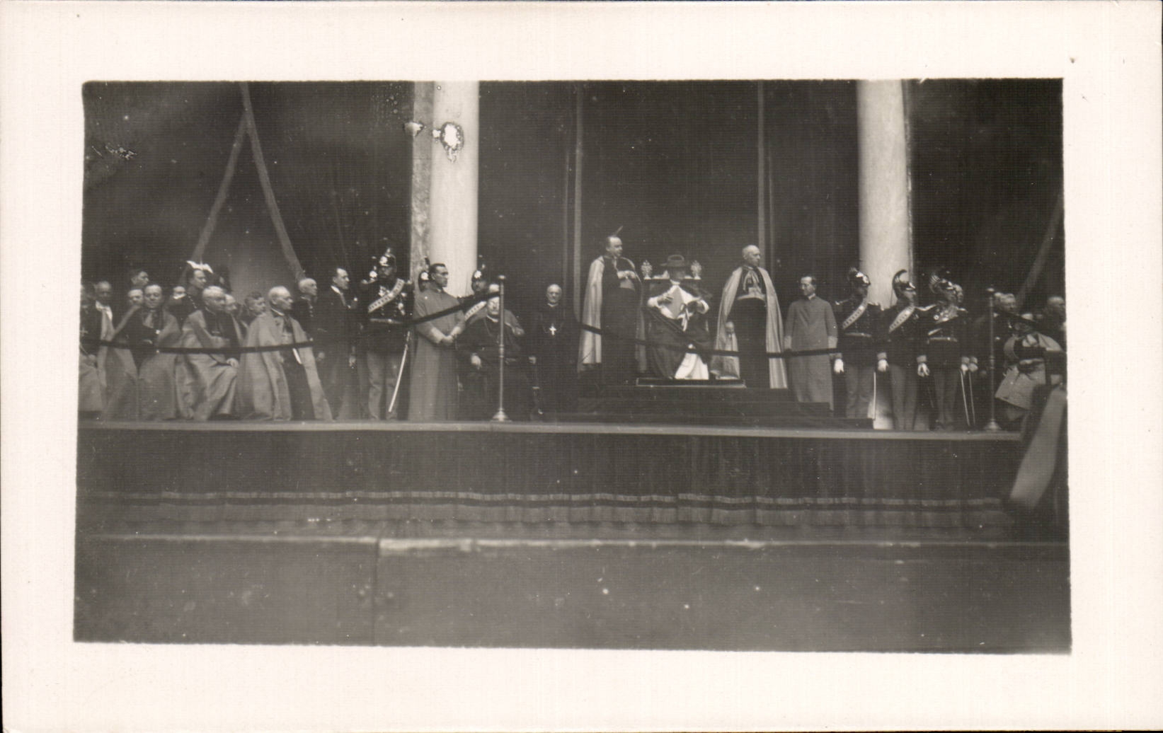 CARTE PHOTO Italia - Italie - Italy - Roma - Rome - Avril 1929 - Audience papale dans la cour d'honneur - CPA 