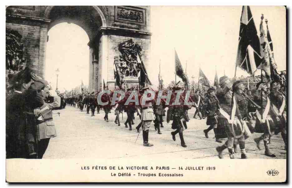 CPA Militaria Les fetes de la victoire a Paris 14 juillet 1919 Le defile Les troupes ecossaises