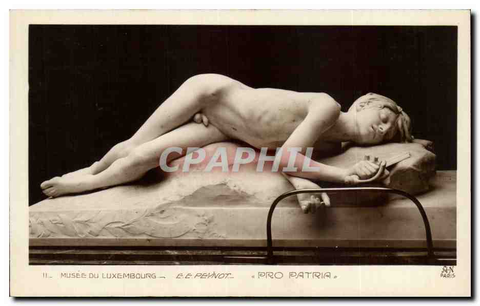 Musée du Luxembourg — Sculpture « Pro Patria » — E. E. Peinot, Paris