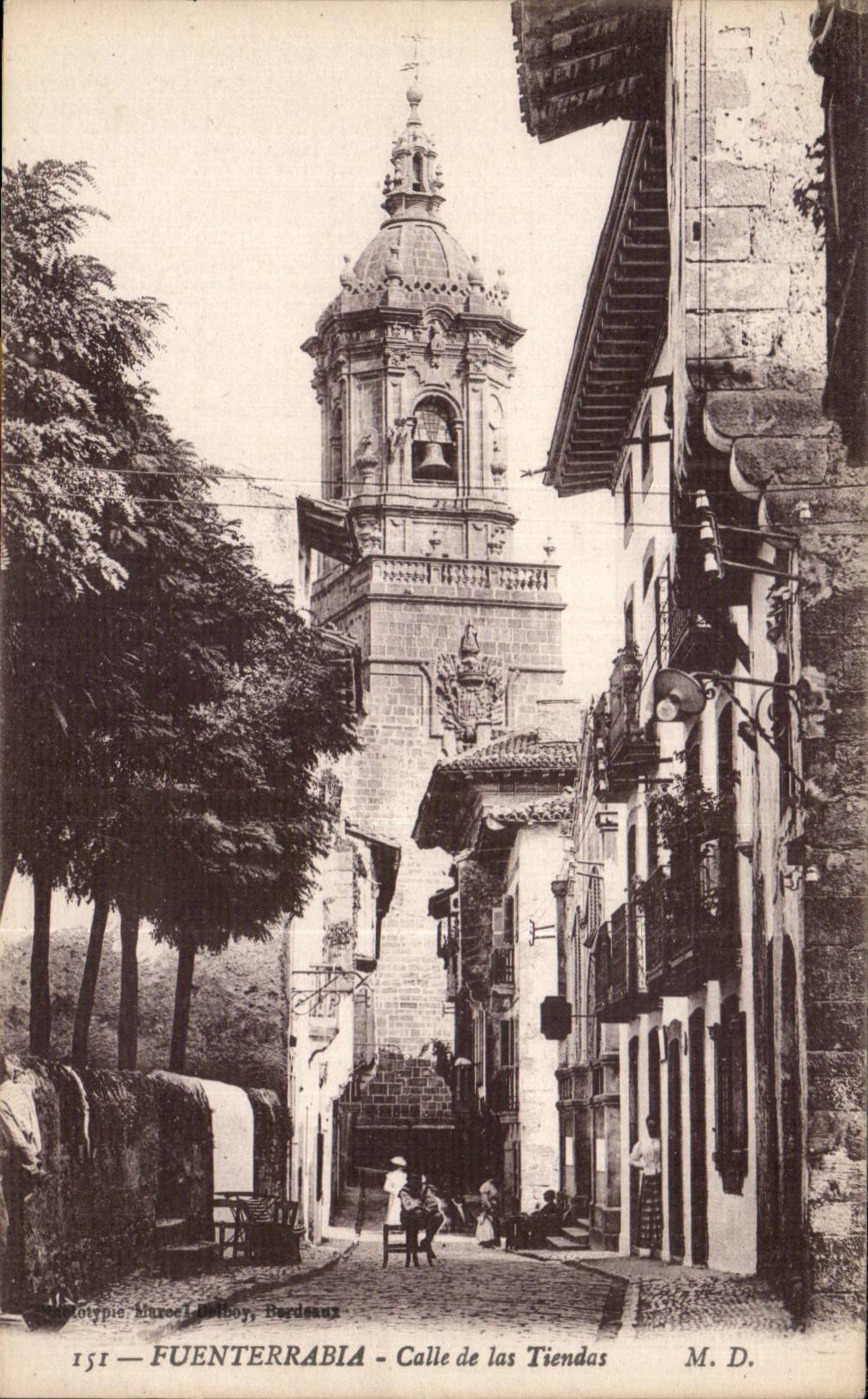 CPA Espagne Spain Espana Fuenterrabia Calle de las Tiendas