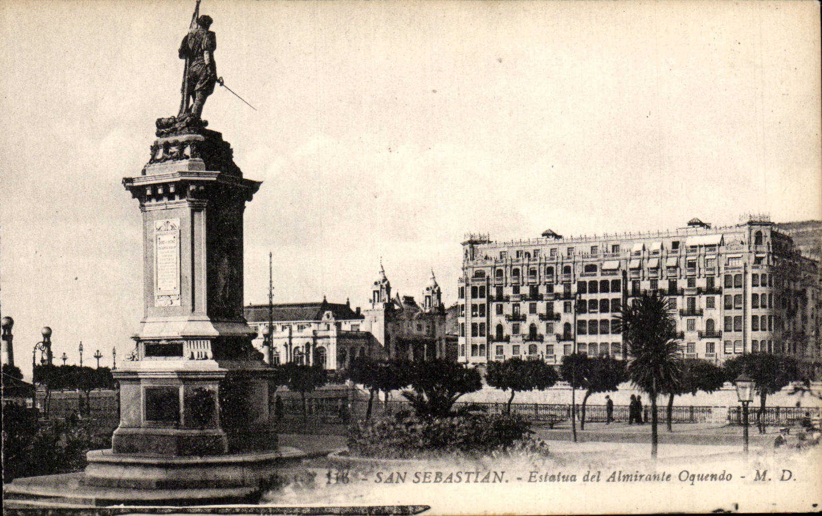 CPA Espagne Spain Espana San Sebastian Estatua del Amirante Oquendo