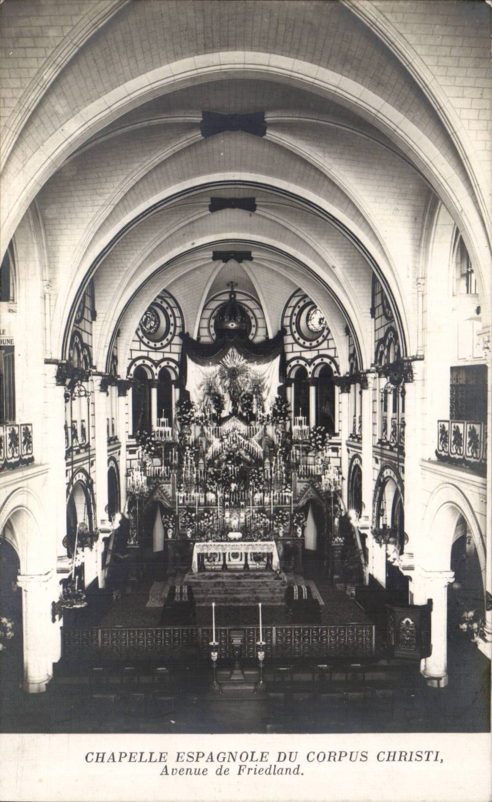 CPA Paris Chapelle espagnole du Corpus christi Avenue de Friedland