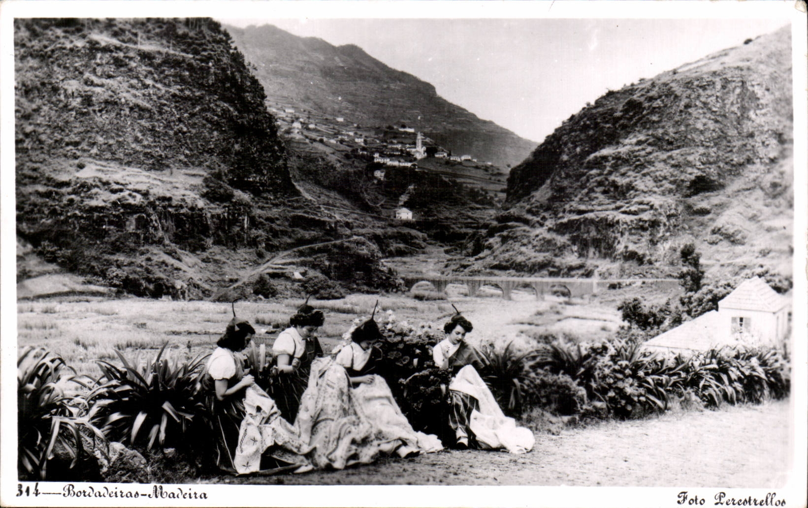 CPA Portugal Bordadeiras Madeira Folklore