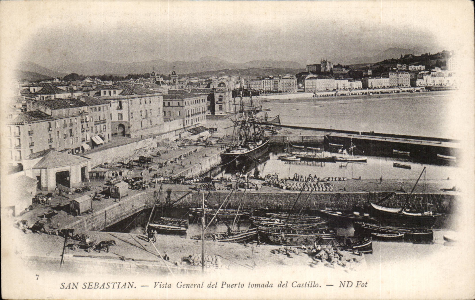 CPA Espagne Spain Espana San Sebastian Vista general del Puerto tomada del Castillo